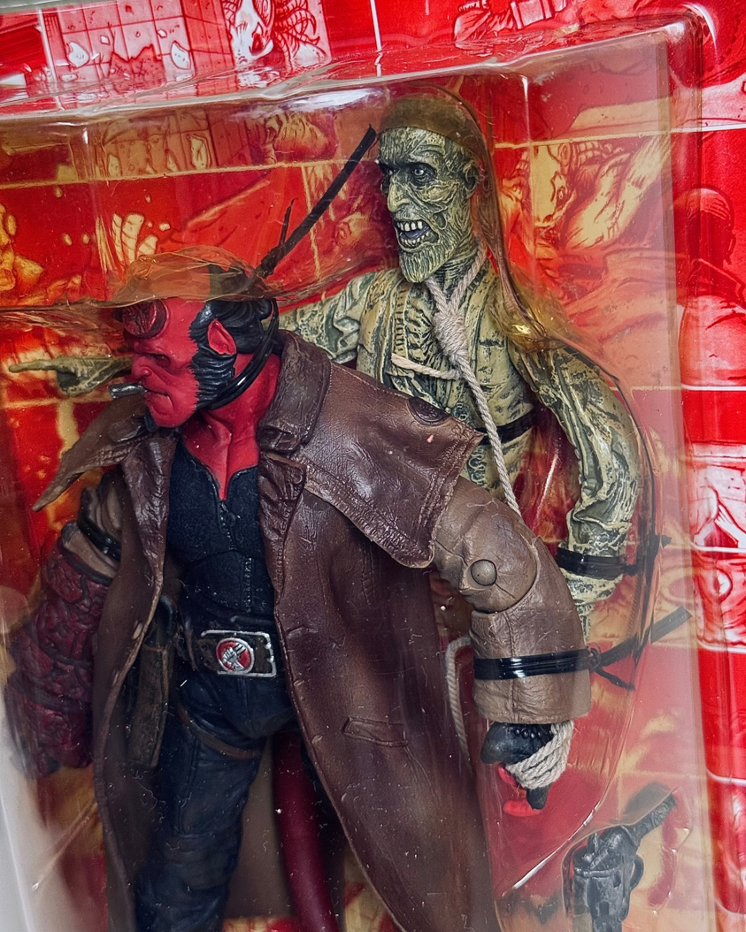 Mezco Toyz Hellboy — Japan Exclusive Edition (2004)